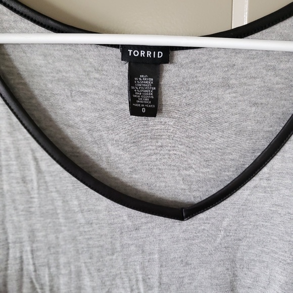 Torrid gorgeous top! Great condition! Size 0x - Picture 2 of 3